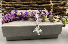 Load image into Gallery viewer, Manta ray charm skinny trace chain necklace in Sterling Silver

