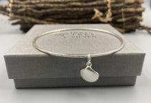 Load image into Gallery viewer, Scallop shell skinny stacker bangle in Sterling Silver
