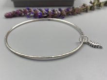 Load image into Gallery viewer, Conch shell skinny stacker bangle in Sterling Silver
