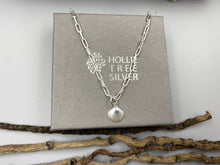 Load image into Gallery viewer, Scallop charm trace chain necklace in Sterling Silver
