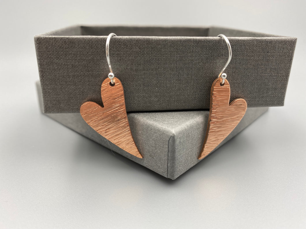 Copper heart line textured earrings