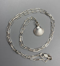 Load image into Gallery viewer, Scallop charm skinny trace chain necklace in Sterling Silver
