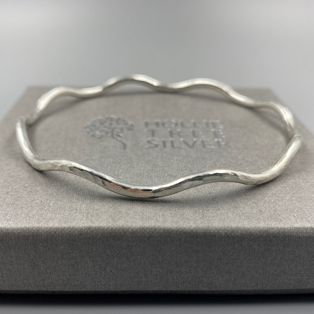 2.5mm medium wave bangle in Sterling Silver